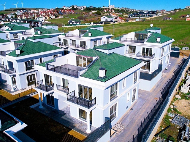 KUMBURGAZDA DENİZ MANZARALI SİTE İÇİ HAVUZLU MÜSTAKİL VİLLA - Görsel 6