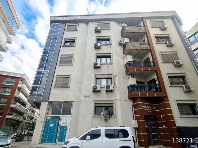 Karşıyaka Dedebaşında Satılık 3+1 Arakat !