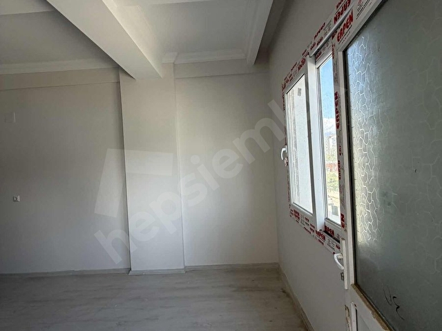 ELİT GAYRİMENKULden SATILIK GENİŞ BALKONLU 1+1 DAİRE - Görsel 8