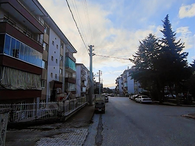 BARIŞ AKÇAY EMLAKTAN UYGUN FİYATLI SATILIK 3+1 DAİRE - Görsel 3