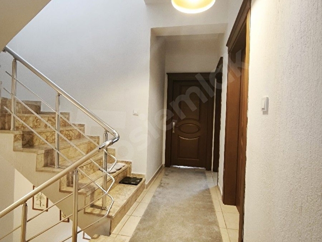 ILICA--MADIMAK SİTESİ TRİPLEKS VİLLA--GENİŞ--GÜNEY CEPHE--HAVUZLU--DEPOLU