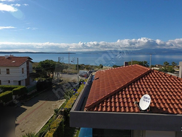 Çeşme Çiftlikköy Plaja Sadece 145m Uzaklıkta Bahçeli Köşe Villa - Görsel 9