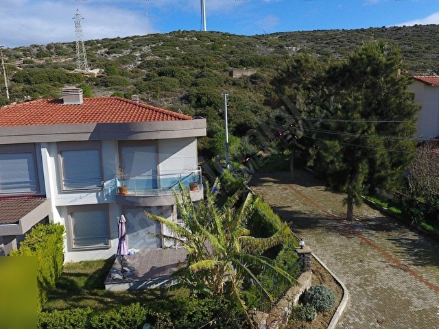 Çeşme Çiftlikköy Plaja Sadece 145m Uzaklıkta Bahçeli Köşe Villa - Görsel 8