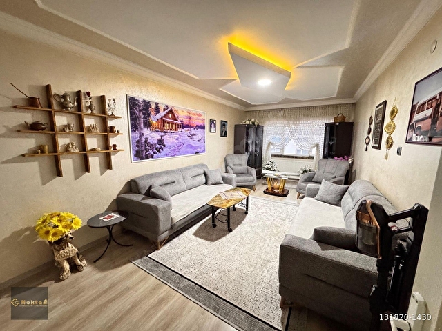 ETİMESGUT PİYADE MAHALLESİ YAPILI 3+1//125m2 EBEVEYN BANYOLU