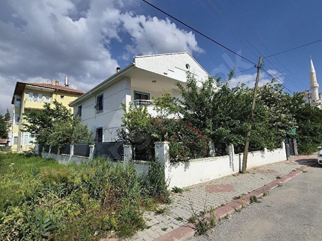 SATILIK VİLLA KAPALI PAZAR YAKINI