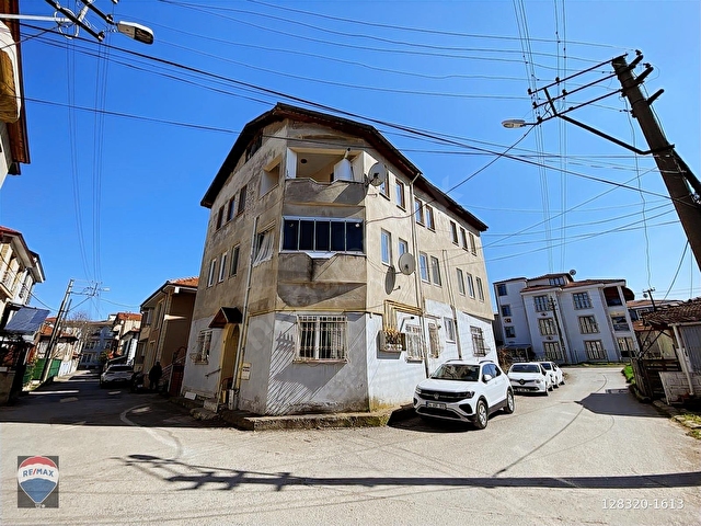 RE/MAX MAVİDEN ADAPAZARI OZANLARDA SATILIK 4+1 DAİRE - Görsel 2