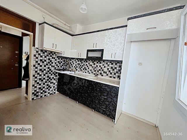 REALİVADAN MERKEZİ KONUMDA SATILIK 3+1 DAİRE