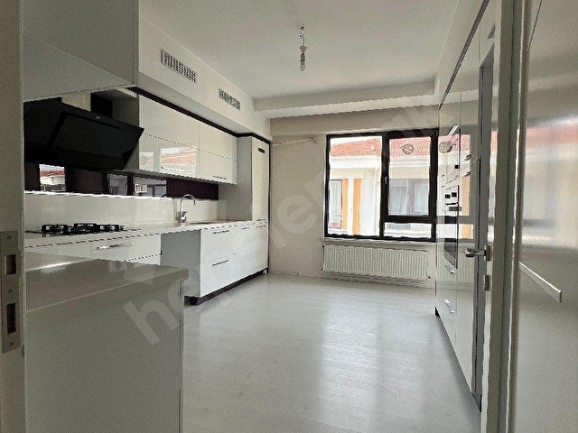 AFYON BİLGE EMLAKdan UYDUKENT  PAŞA CAMİ KARŞISI     KİRALIK  4+1,   LÜKS  DAİRE - Görsel 3