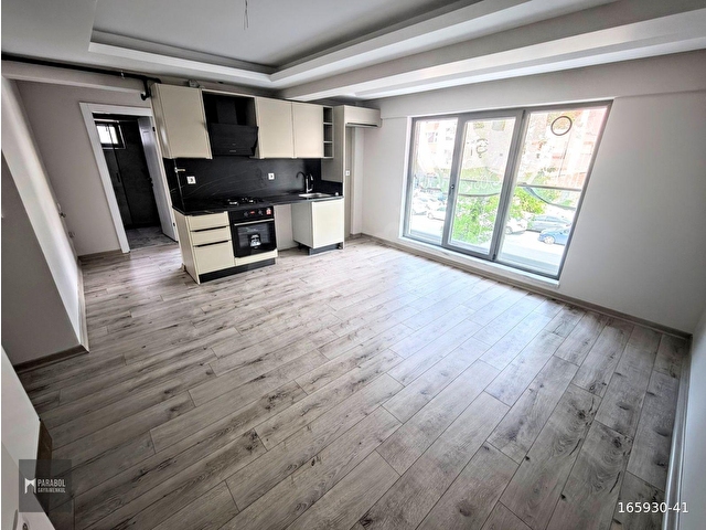 EMEK SATILIK ASANSÖRLÜ,K.OTOPARKLI, ARAKAT, ÖN CEPHE 1+1 DAİRE