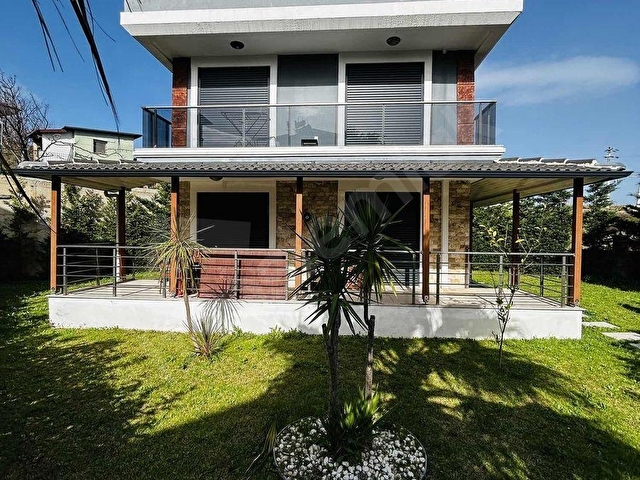 Seferihisar da Denize 200 metre de Muhteşem Müstakil Villa
