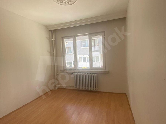 AKARBAŞINDA SATILIK BAKIMLI VE GENİŞ 2+1 DAİRE - Görsel 13