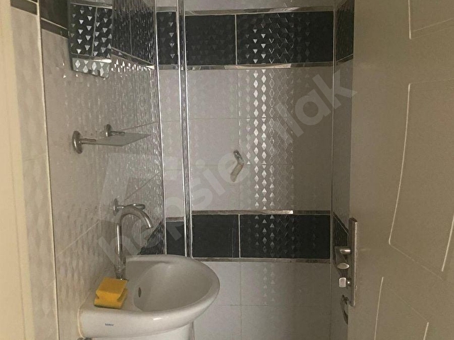 AKARBAŞINDA SATILIK BAKIMLI VE GENİŞ 2+1 DAİRE - Görsel 4