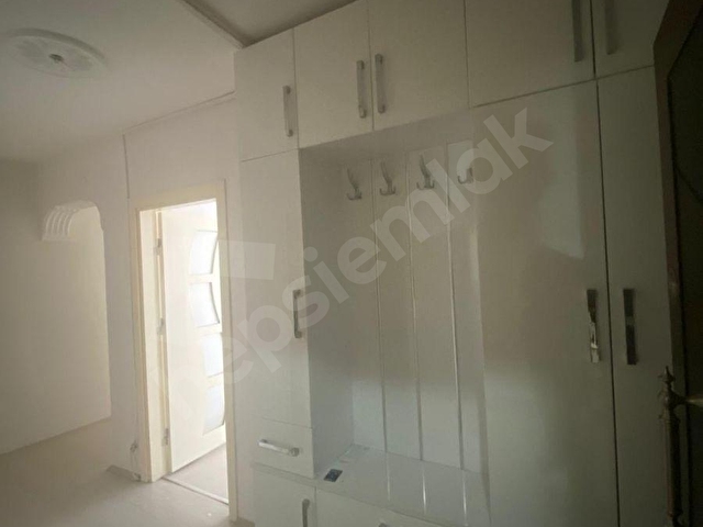 AKARBAŞINDA SATILIK BAKIMLI VE GENİŞ 2+1 DAİRE