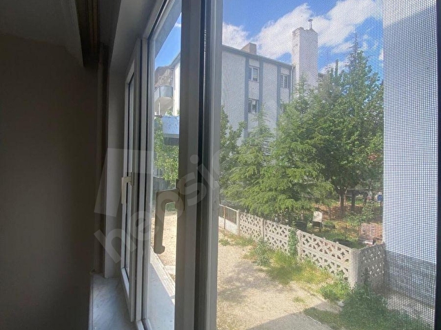 AKARBAŞINDA SATILIK BAKIMLI VE GENİŞ 2+1 DAİRE - Görsel 18