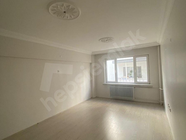 AKARBAŞINDA SATILIK BAKIMLI VE GENİŞ 2+1 DAİRE - Görsel 6