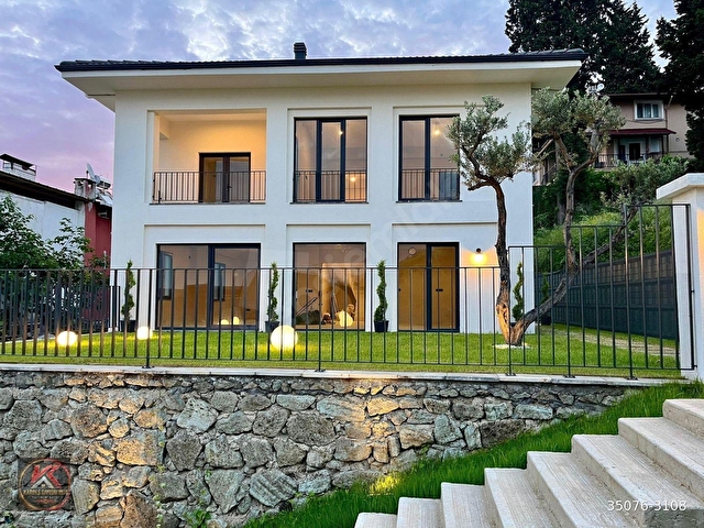 KARDEŞTEN KÖPRÜ MANZARALI VE ÖZEL BAHÇELİ LÜKS VİLLA | KAYACIK - Görsel 4