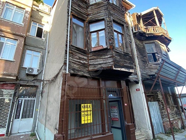 ACIBADEMDE 360m2 BETONARME EKLENTİLİ TARİHİ AHŞAP BİNA