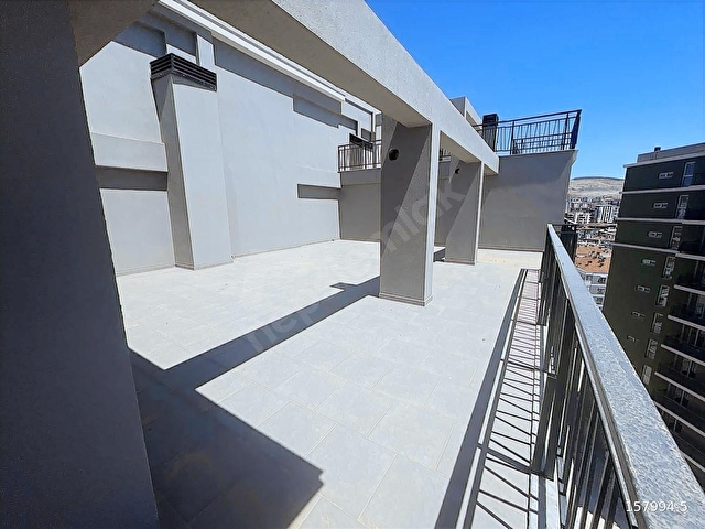 İzmir Yükselen Değeri Yücesoy Statüde 3+1 Teraslı Sıfır Daire - Görsel 24