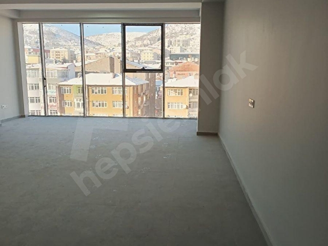 DÖNÜŞÜMDEN ŞEHRİN GÖZBEBEĞİ YEMENOĞLU CENTERDA ULTRA LÜKS OFİS - Görsel 18