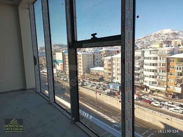DÖNÜŞÜMDEN ŞEHRİN GÖZBEBEĞİ YEMENOĞLU CENTERDA ULTRA LÜKS OFİS - Görsel 13
