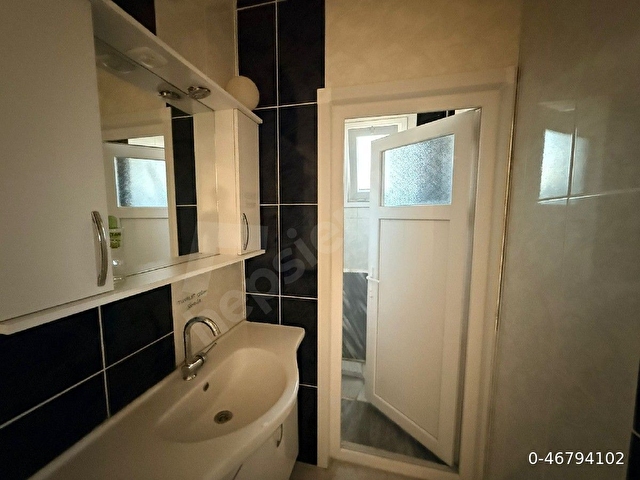 Altınova Merkezde Kiralık 3+1 Geniş ve Kullanışlı Daire - Görsel 13