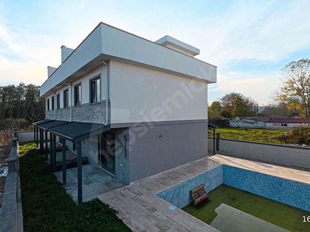 ACİL KARASU DA FIRSAT TERASLI HAVUZLU BAHÇELİ VİLLA