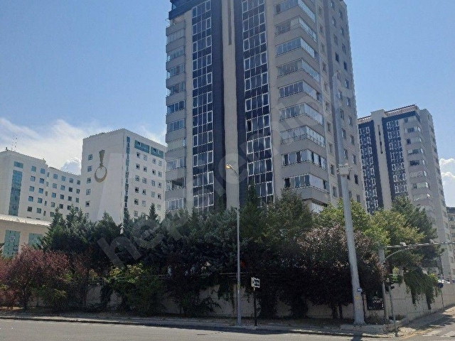 BEŞTEPE DE IHLAMUR SİTESİNDE KÜLLİYE KARŞISI 5 +1 420  M2  DUBLEKS