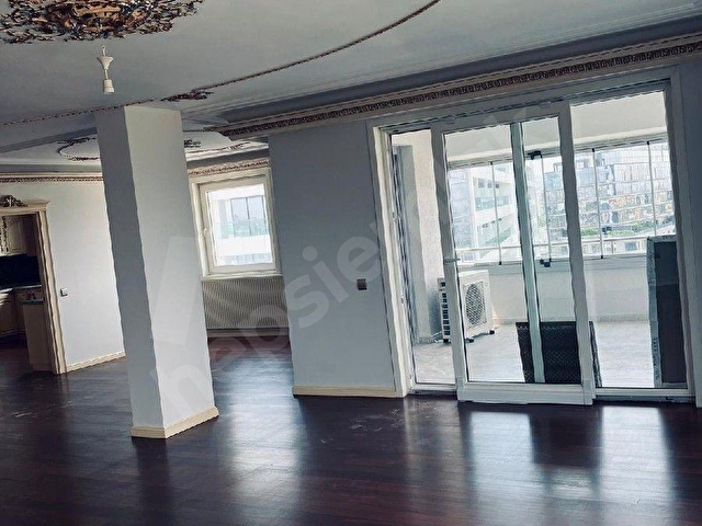 BEŞTEPE DE IHLAMUR SİTESİNDE KÜLLİYE KARŞISI 5 +1 420  M2  DUBLEKS - Görsel 4