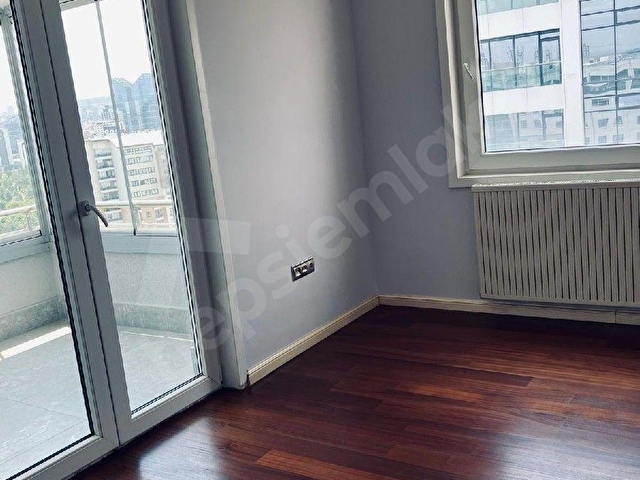 BEŞTEPE DE IHLAMUR SİTESİNDE KÜLLİYE KARŞISI 5 +1 420  M2  DUBLEKS - Görsel 11