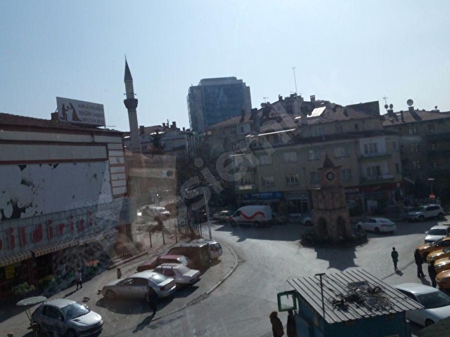 DİKİMEVİNDE, ANKA RAYA ÇOK YAKIN, ÜNÜVERSİTELERE, HASTANELERE,FAKÜLTELERE YAKIN,KÖŞE BAŞI DAİRE