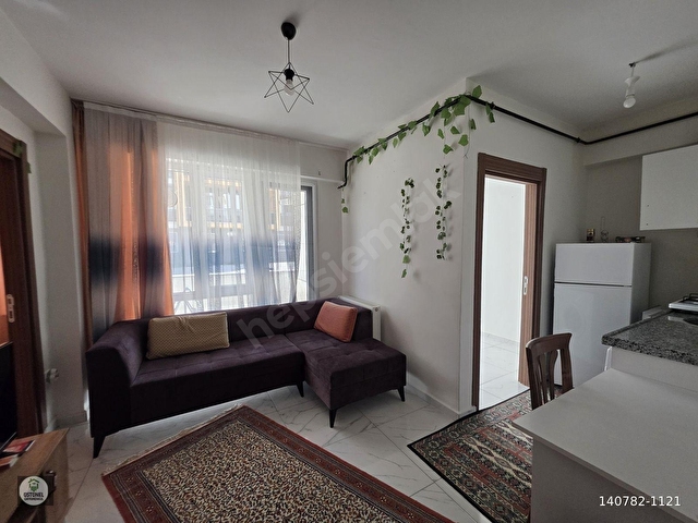 ÜSTÜNELDEN GÖRÜKLEDE CADDEYE YAKIN YENİ BİNADA KİRALIK DAİRE