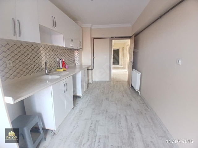 GÖKÇEBEYDEN ŞAHİNTEPEDE ASANSÖRLÜ 3+1 ARAKAT ÖNCEPHE 140m2 ÇİFT CAM BALKONLU!!! - Görsel 4