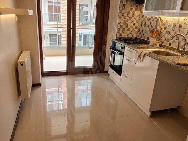 Karşıyaka İlçe Emniyet Md. Yakını Asansörlü D.gazlı Otoparklı 2+1 Bakımlı Ara Kat Daire - Görsel 9