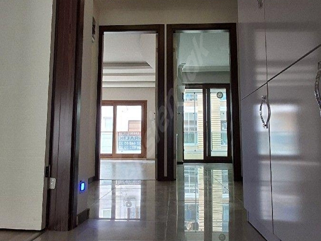 Karşıyaka İlçe Emniyet Md. Yakını Asansörlü D.gazlı Otoparklı 2+1 Bakımlı Ara Kat Daire - Görsel 21