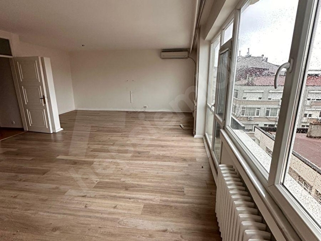 NİŞANTAŞI AMERİKAN HASTANESİNİN KARŞISINDA AYDINLIK DAİRE