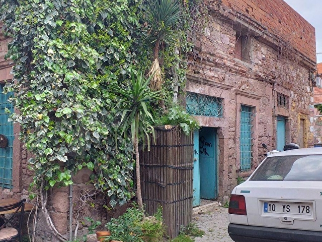 Ayvalık Merkez Tostçular çarşısı arkası 127m2 den 3 kat müstakil bina muhteşem deniz manzaralı - Görsel 6