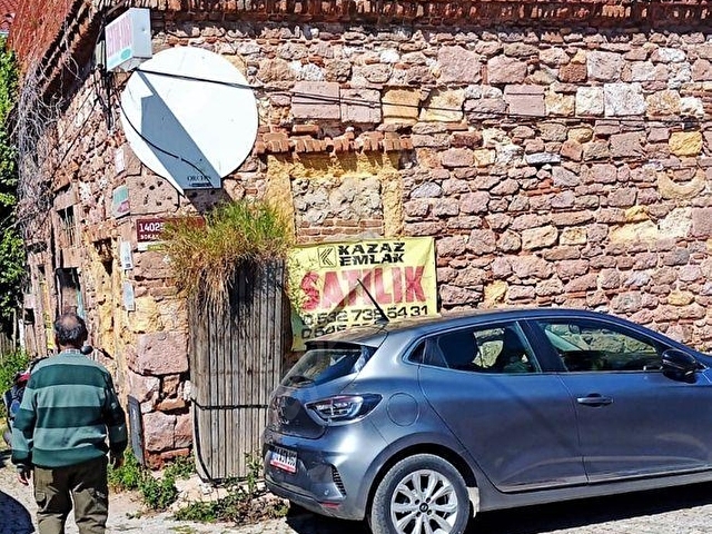 Ayvalık Merkez Tostçular çarşısı arkası 127m2 den 3 kat müstakil bina muhteşem deniz manzaralı
