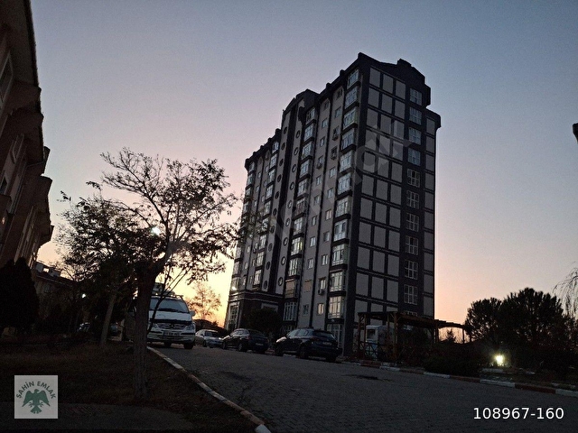 ŞAHİN EMLAKTAN KARESİ/YENİ MAHALLEDE ÖNÜ AÇIK  EŞYALI KÖŞE ARAKAT  SATILIK 1+1 DAİRE - Görsel 2