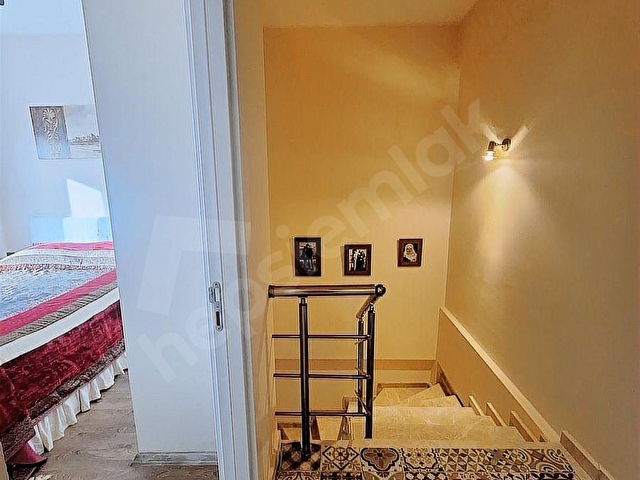 FOÇA DA SATILIK MÜSTAKİL HAVUZLU VE BAHÇELİ DUBLEKS VİLLA - Görsel 26
