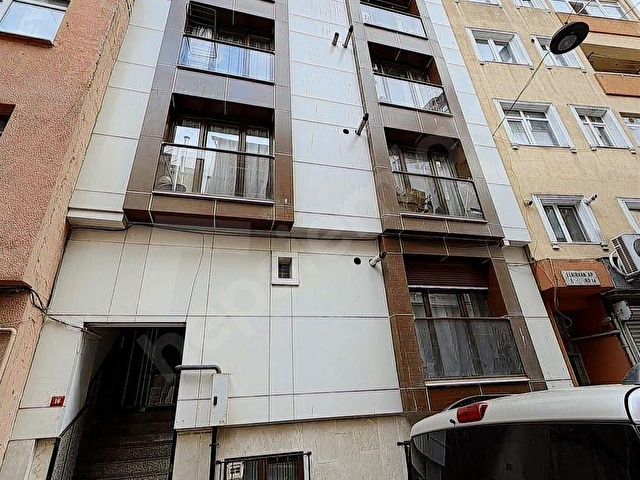 ÜSKÜDAR MERKEZDE YENİ BİNADA 2+1 DEN 1+1 ÇEVRİLMİŞ ARAKAT