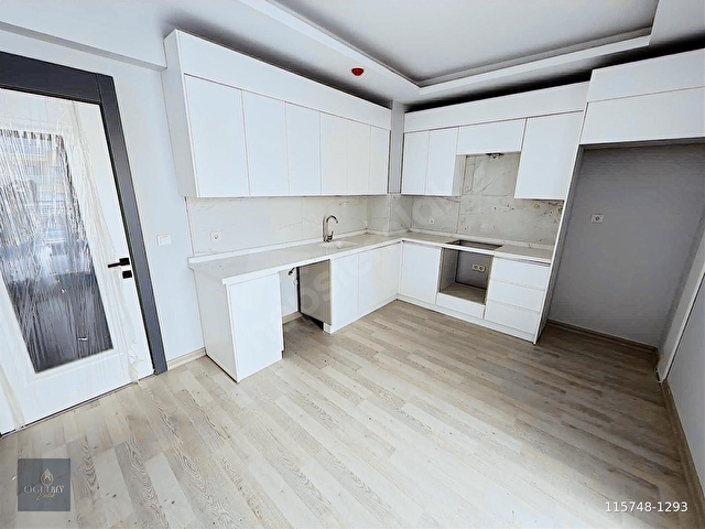 AVCILARDA 3+1 EBEVEYN BANYOLU GİYİNME ODALI 160m² SİTE İÇİNDE