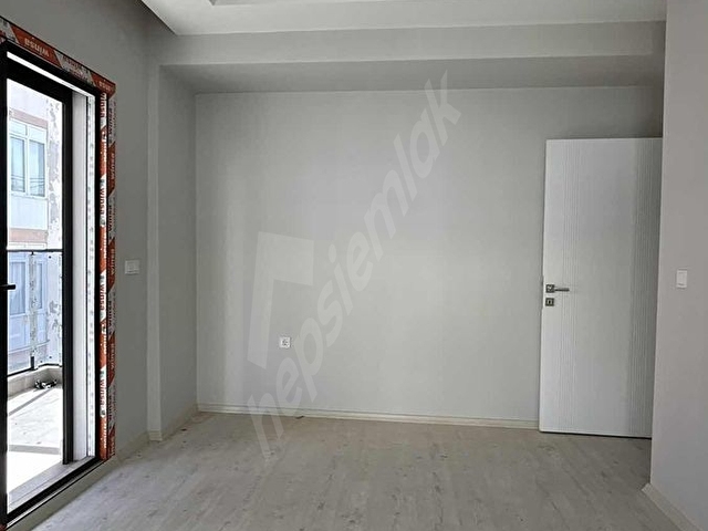 Buca Yiğitlerde Sıfır Arakat Balkonlu Satılık Daire