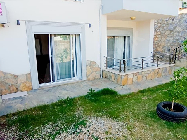Kuşadası Avm Civarı Havuzlu Sitede 2+1 Bahçe Katı Daire