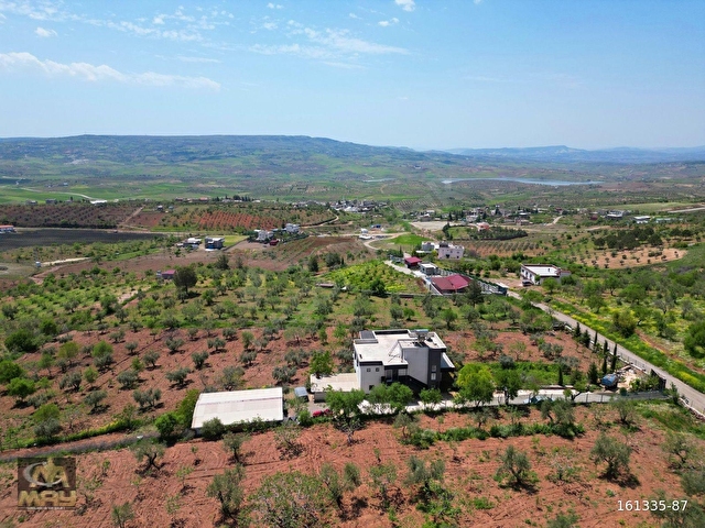 SIRASÖĞÜTTE GÖLET MANZARALI 7.500 M2 İÇİNDE 6+2 LÜKS BAĞ EVİ - Görsel 5