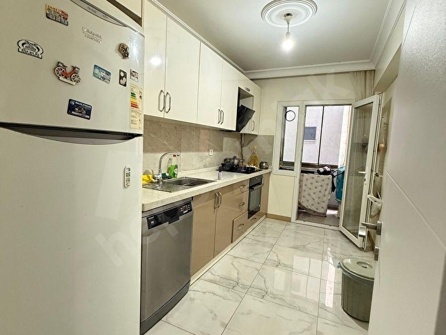 E-5 YAKIN, MERKEZİ OTOPARKLI VE GENİŞ SATILIK 2+1 DAİRE - Görsel 3