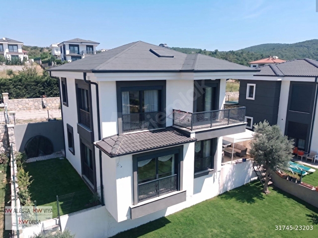 URLA İÇMELERDE DENİZ MANZARALI LUX YAPILI MÜSTAKİL VİLLA