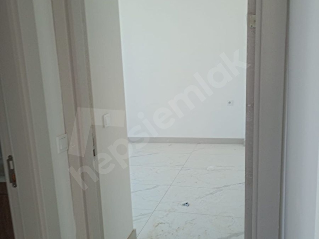 Harika bir sitede denize sıfır ailenizle altlı üstlü oturabileceğiniz villa - Görsel 27