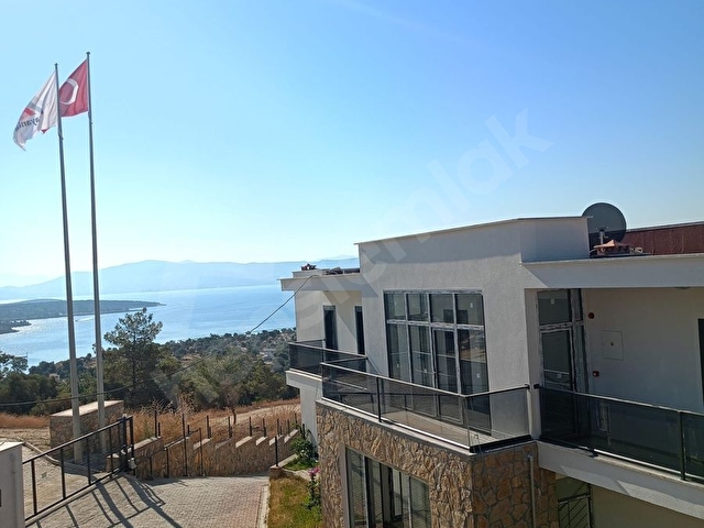 Harika bir sitede denize sıfır ailenizle altlı üstlü oturabileceğiniz villa - Görsel 25