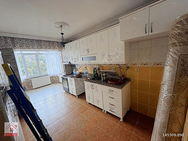 SARIYER BAHÇEKÖYDE ORMAN MANZARALI FERAH 150 M2 SATILIK DAİRE - Görsel 9