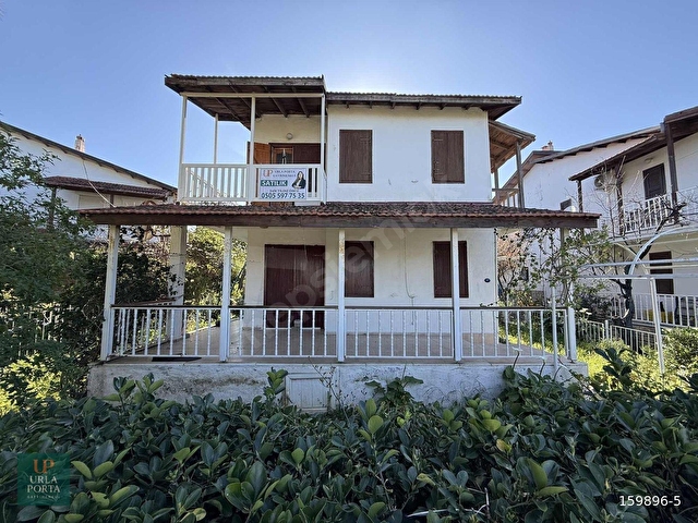 Urla Gülbahçe de Site İçerisinde Satılık 3+1 Villa